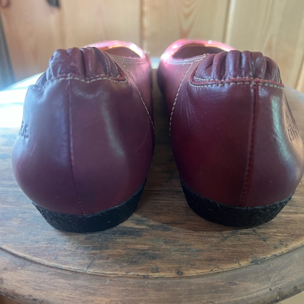 Taos Footwear Women's Sleek Wine Colored Flats - Picture 4 of 6